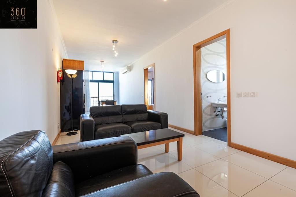 Comfortable Penthouse, Served With Lift, Wifi & Ac By 360 Estates Gzira Екстер'єр фото