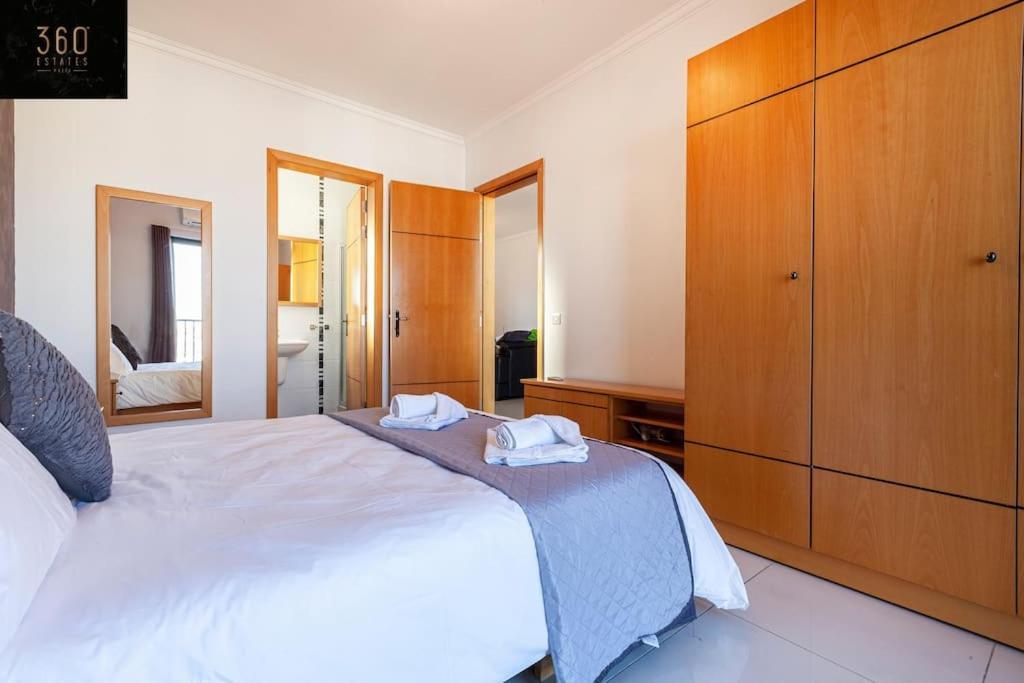 Comfortable Penthouse, Served With Lift, Wifi & Ac By 360 Estates Gzira Екстер'єр фото
