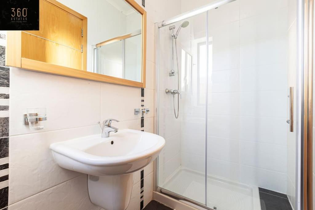 Comfortable Penthouse, Served With Lift, Wifi & Ac By 360 Estates Gzira Екстер'єр фото
