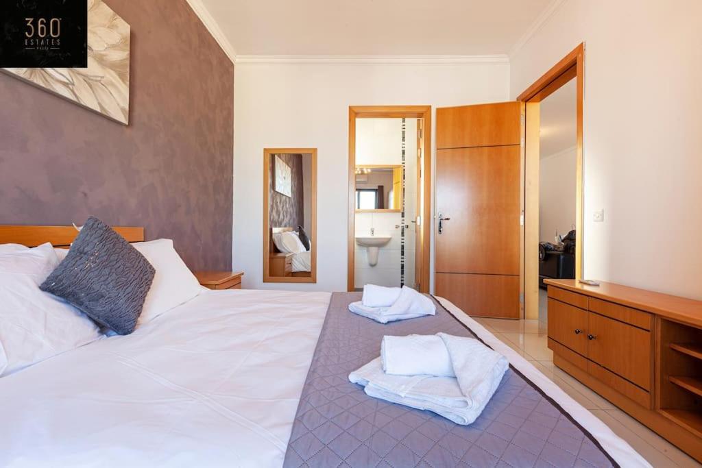 Comfortable Penthouse, Served With Lift, Wifi & Ac By 360 Estates Gzira Екстер'єр фото